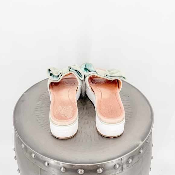 UGG Green and Cream Sandals Plush Comfort - Picture 5 of 5